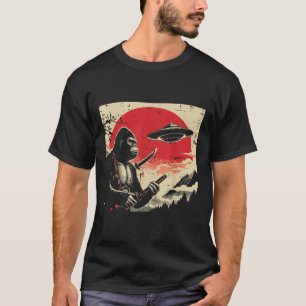Japanese Bigfoot Samurai Ufo Vintage Sasquatch Men T-Shirt