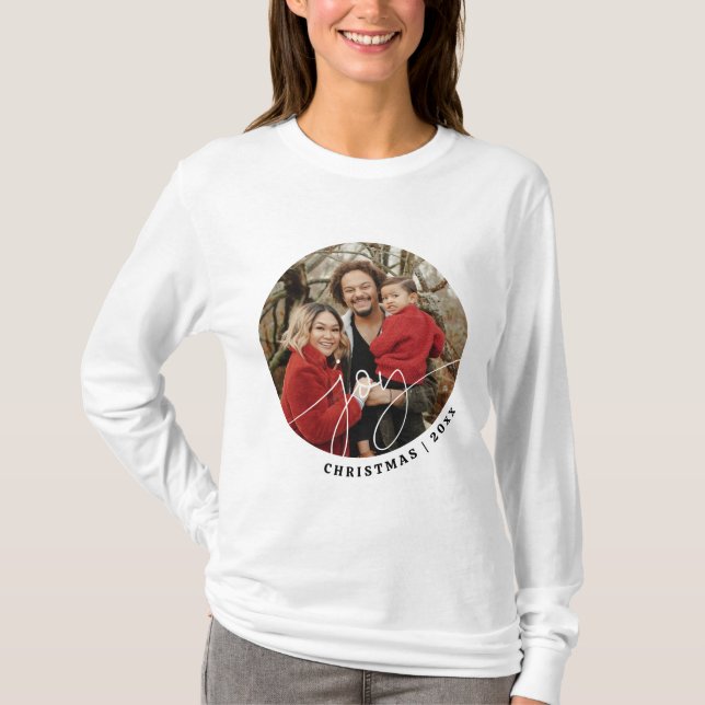 Joy Minimalist Family Christmas 2023 Holiday gift T-Shirt (Front)