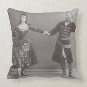 Julia and Felix Kschessinsky in the mazu Cushion