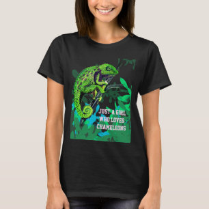 Jus a Girl who loves chameleons T-Shirt