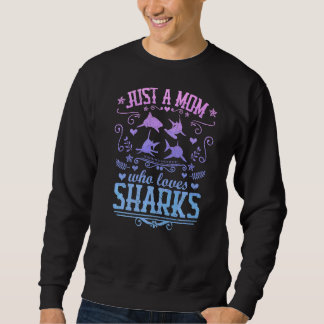 Just A Mum Who Loves Sharks  Mum Quote Vintage Gra Sweatshirt