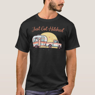 Just Got Hitched Bride Groom Camping Couple Weddin T-Shirt