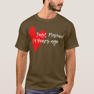Just Married 14 Years Ago Wife Hus Anniversary Gif T-Shirt