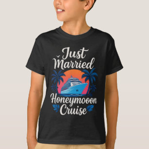 Just Married 2025 Honeymoon Wedding Ring Matching T-Shirt