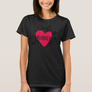 Just Married Arrow Heart Newlyweds Matching Honeym T-Shirt