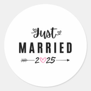 Just Married Est 2025 Honeymoon Wedding Couples An Classic Round Sticker