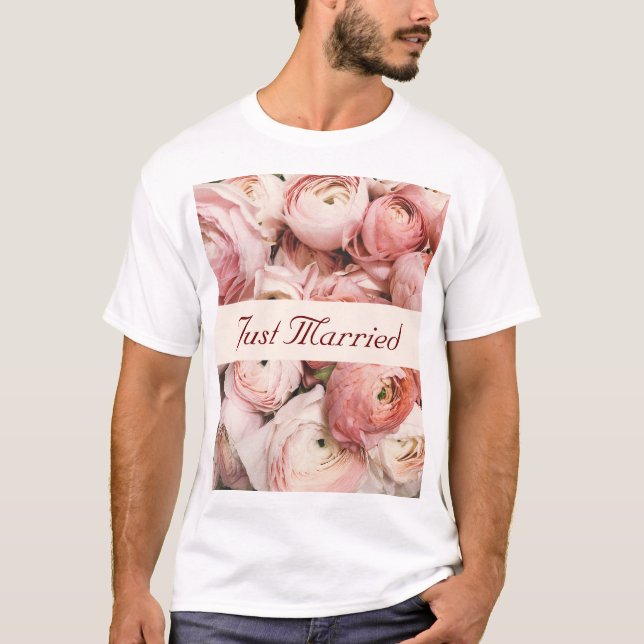 Just Married, Pink Roses, Love is in the Air Round T-Shirt (Front)