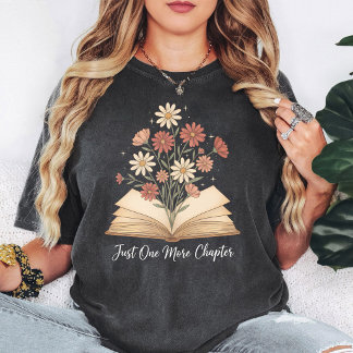 Just One More Chapter Daisy Floral Book Art T-Shirt