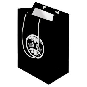 Juumai Sasa vs Suzume in Nakawa Medium Gift Bag