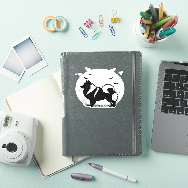 Keeshond Dog � Halloween Moon Silhouette Classic T (iPad Cover)