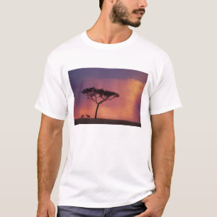 Kenya: Masai Mara National Park, Sunset. T-Shirt