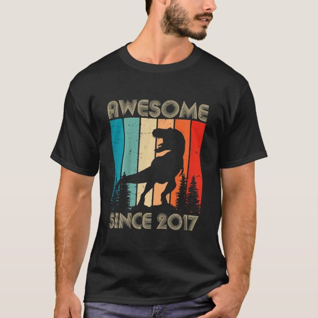 Kids Awesome Since 2015 7 Year Old 7th Birthday Di T-Shirt (Front)