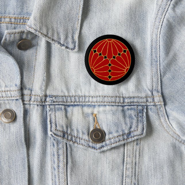Kiku Chrysanthemum Mon red and faux gold 6 Cm Round Badge (In Situ)