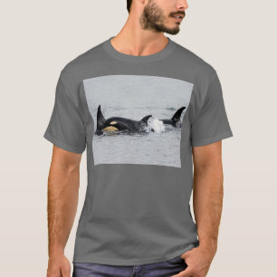 Killer whale swimming 3 T-Shirt