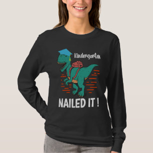 Kindergarten has made it a mother dinosaur graduat T-Shirt