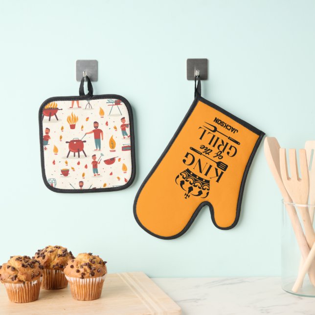 King of the Grill Oven Mitt & Pot Holder Set (Insitu(Hanging))