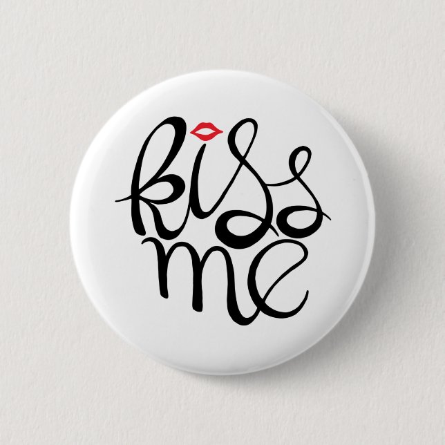 Kiss Me 6 Cm Round Badge (Front)