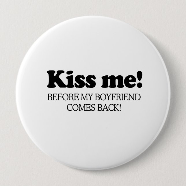 Kiss me before my boyfriend comes back .png 10 cm round badge (Front)