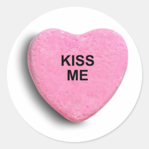 KISS ME CLASSIC ROUND STICKER