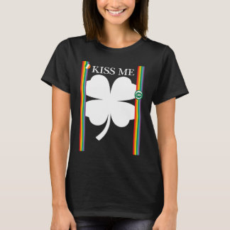 Kiss Me Cool C Leaf St Patrick's Day Irish Celebra T-Shirt
