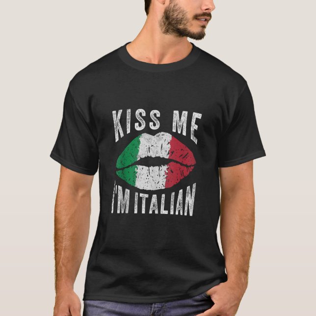 Kiss Me I m Italian Funny Italia Flag St Patrick s T-Shirt (Front)