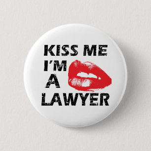 Kiss me i'm a lawyer 6 cm round badge