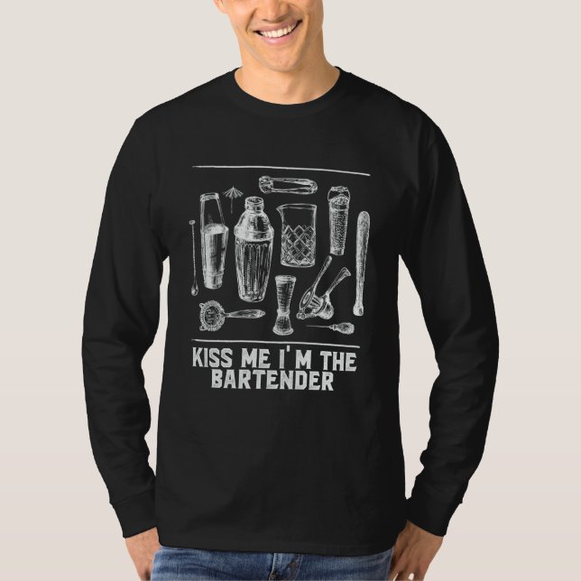 Kiss Me Im the Bartender Bartending Humor Mixologi T-Shirt (Front)