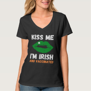 Kiss Me In Irish And Vaccinated Women Men St Patri T-Shirt