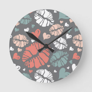 Kiss Print And Heart Pattern Round Clock