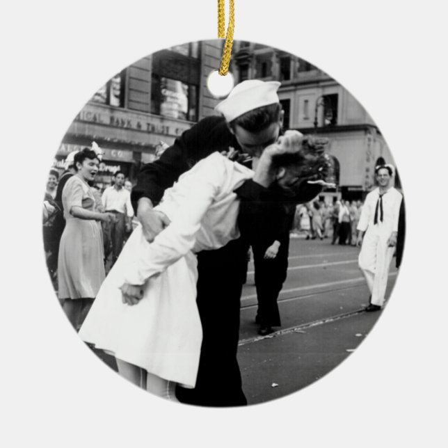 Kissing the War Goodbye at Times Square Ceramic Tree Decoration (Front)