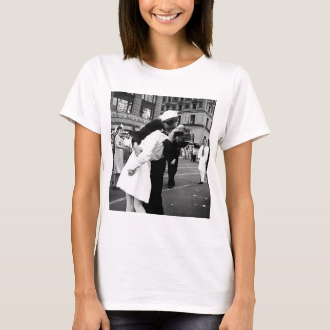 Kissing the War Goodbye at Times Square T-Shirt (Front)