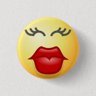 KISSY FACE 3 CM ROUND BADGE