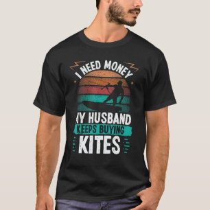 Kiteboarding Vintage Husband buying Kites Kitesurf T-Shirt