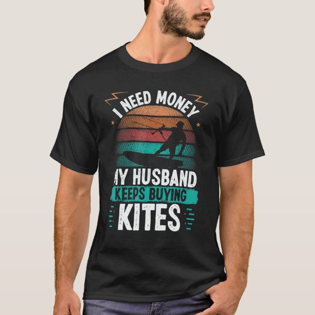 Kiteboarding Vintage Husband buying Kites Kitesurf T-Shirt (Front)