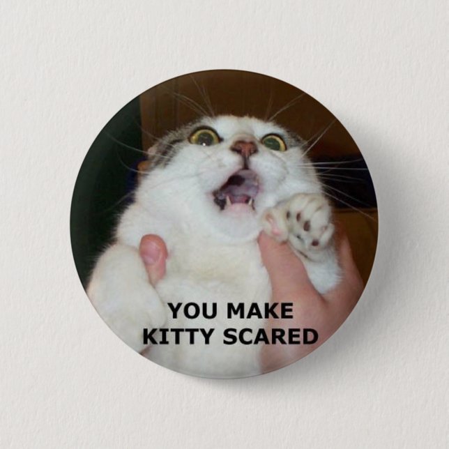 Kitty Scared 6 Cm Round Badge (Front)