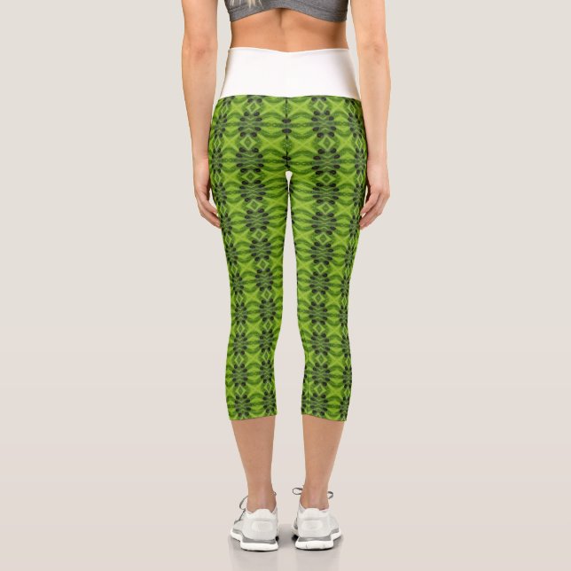 Kiwi fruit pattern capri leggings (Back)