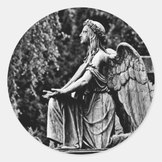 Kneeling angel classic round sticker