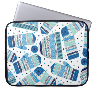 Knitted Winterwear: Cosy Seamless Pattern. Laptop Sleeve