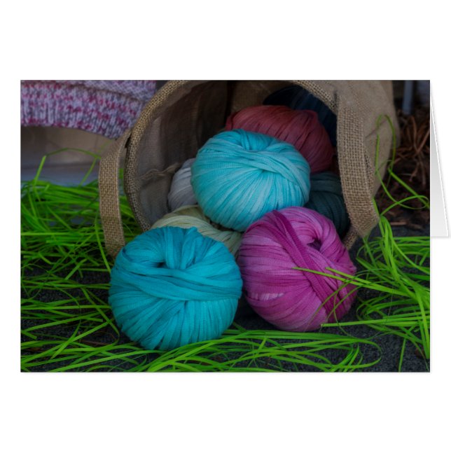 Knitting yarns (Front Horizontal)