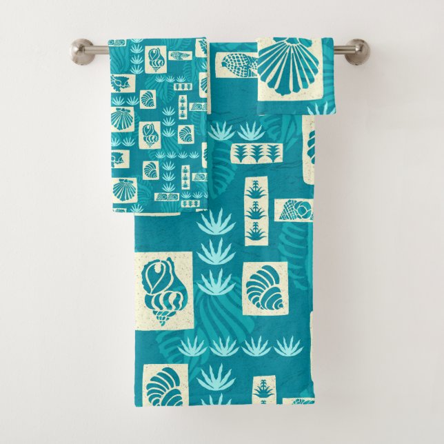 Kua Bay Hawaiian Undersea Shells Coordinate Teal Bath Towel Set (Insitu)