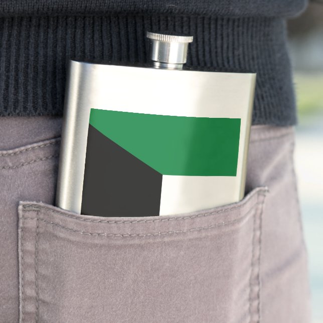 Kuwait flag hip flask (In Situ)