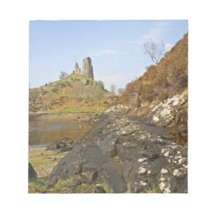 Kyleakin, Scotland. The ancient ruins of Notepad