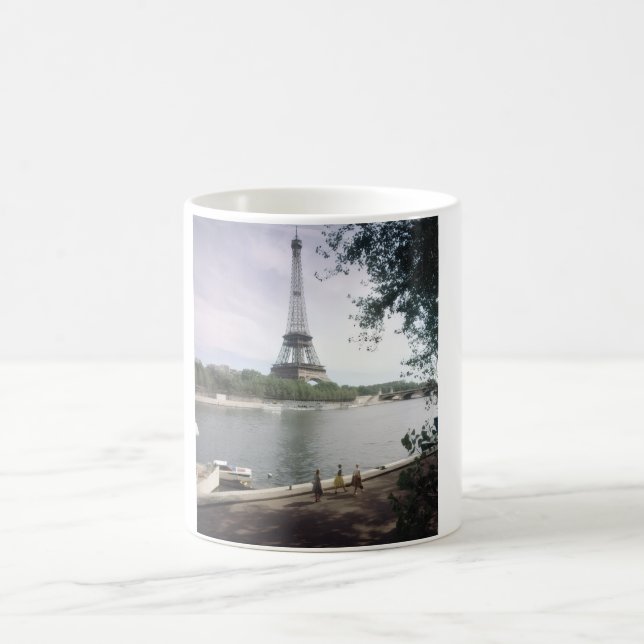 La Tour Eiffel. Paris, vers 1960. Coffee Mug (Center)
