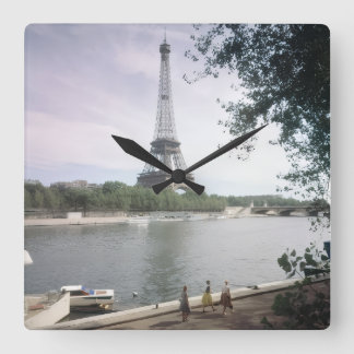 La Tour Eiffel. Paris, vers 1960. Square Wall Clock