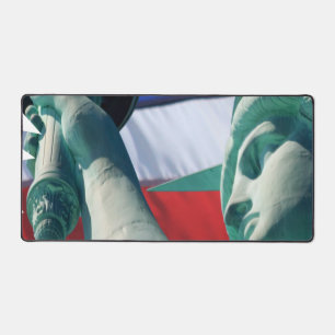 Lady Liberty USA Flag Background Statue of Liberty Desk Mat