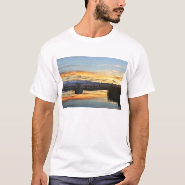 Laguna Nimez Sunset, El Calafate, Argentina T-Shirt (Front)