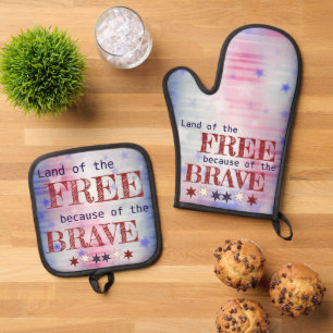Land of the Free Because of the Brave Cake Pan Oven Mitt & Pot Holder Set