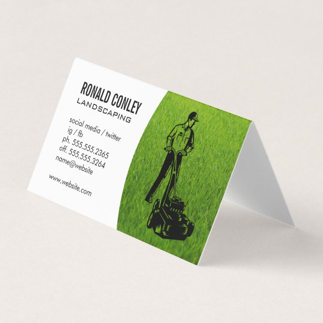 Landscaping Grass | Gardener Cutting Lawn Business Card (Front)