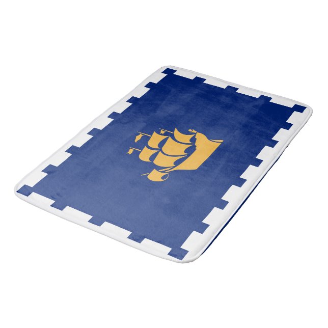 Large bath mat with flag of Quebec City (Angled)