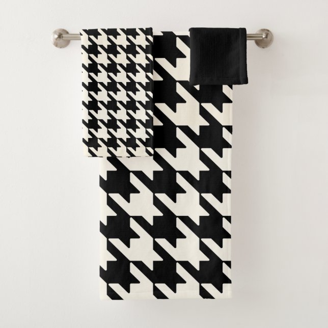 Large Houndstooth Pattern Black and White Bath Towel Set (Insitu)